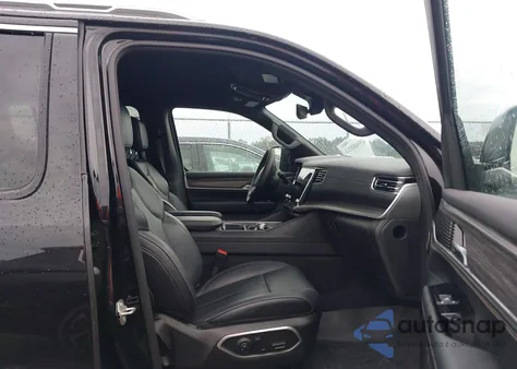 2024 Jeep Wagoneer L Series Ii z USA, uszkodzony, nr VIN 1C4SJRBP2RS178045